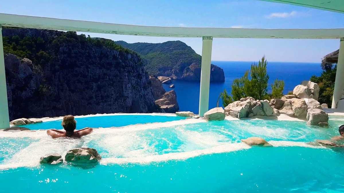 Самый длинный бассейн в мире. Hacienda na Xamena, Ibiza. Самый большой бассейн в мире. Самый красивый бассейн в мире.