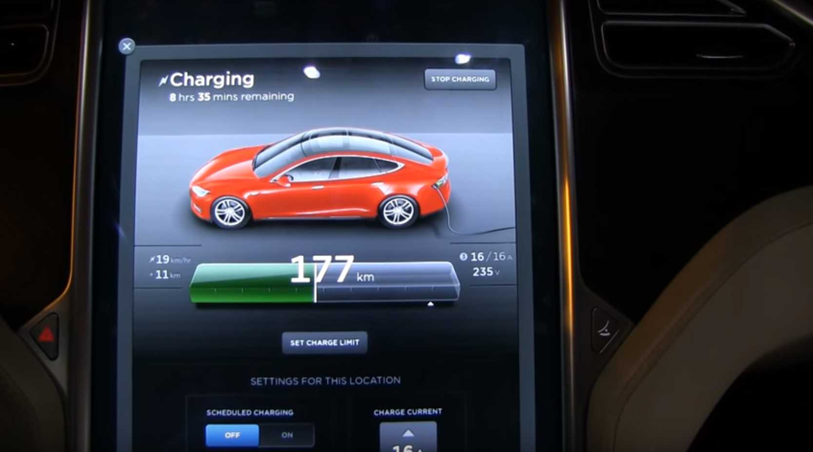 Сколько заряжать теслу. Tesla model 3 электромобиль зарядка. Полный зарядка Тесла модел 3. Тесла с заряженной батареей. Полный заряд Теслы.