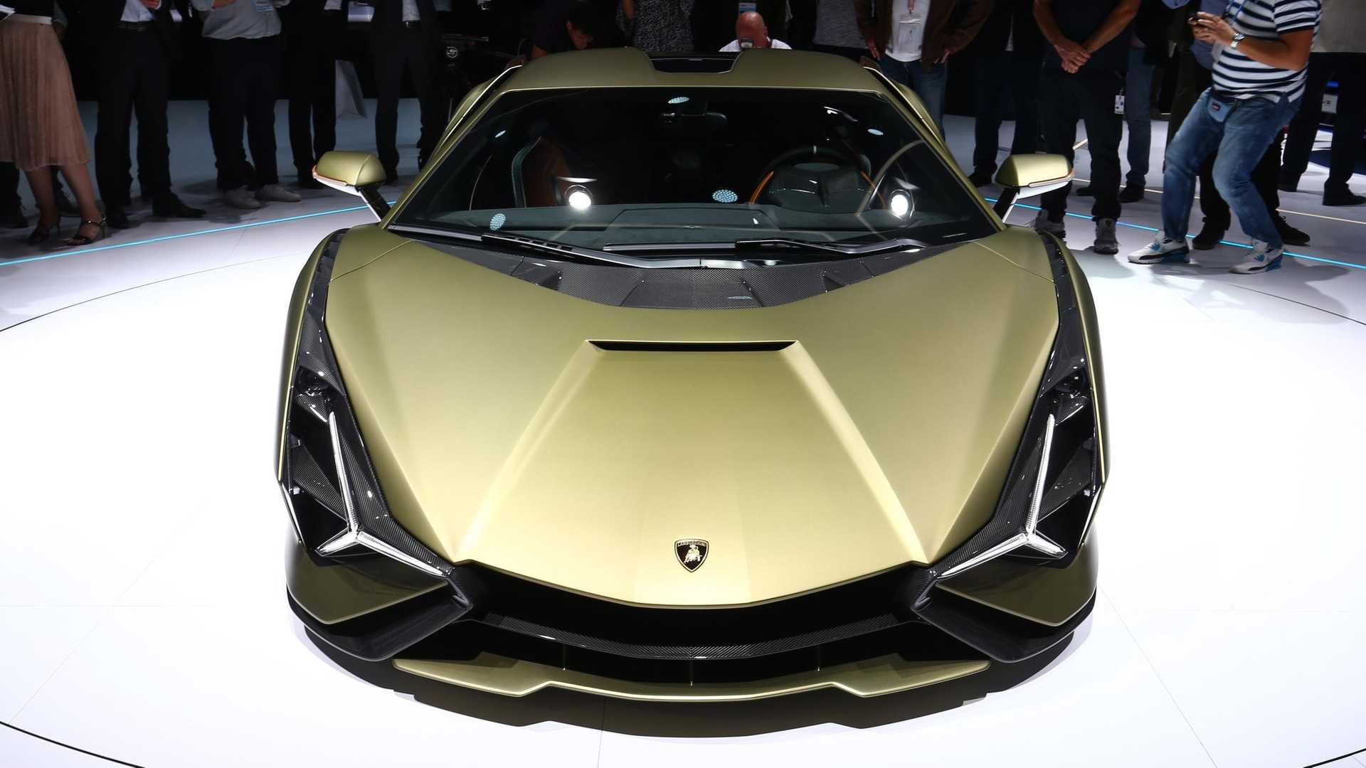 Lamborghini countach lpi 800-4 возрождает легендарную модель