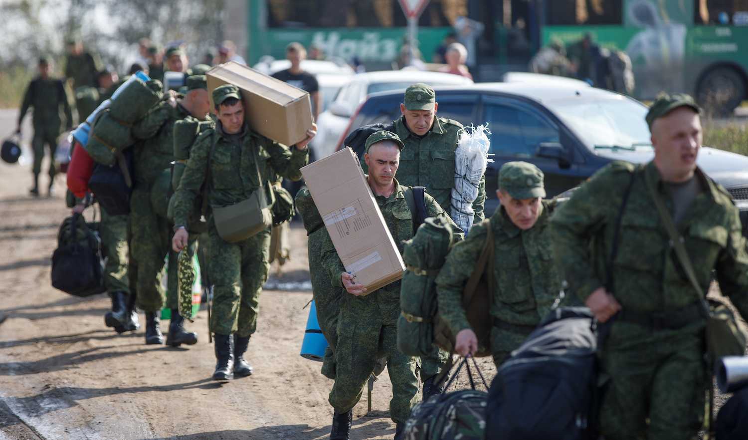 10 признаков того, что вам тайно завидуют и как защитить себя от зависти