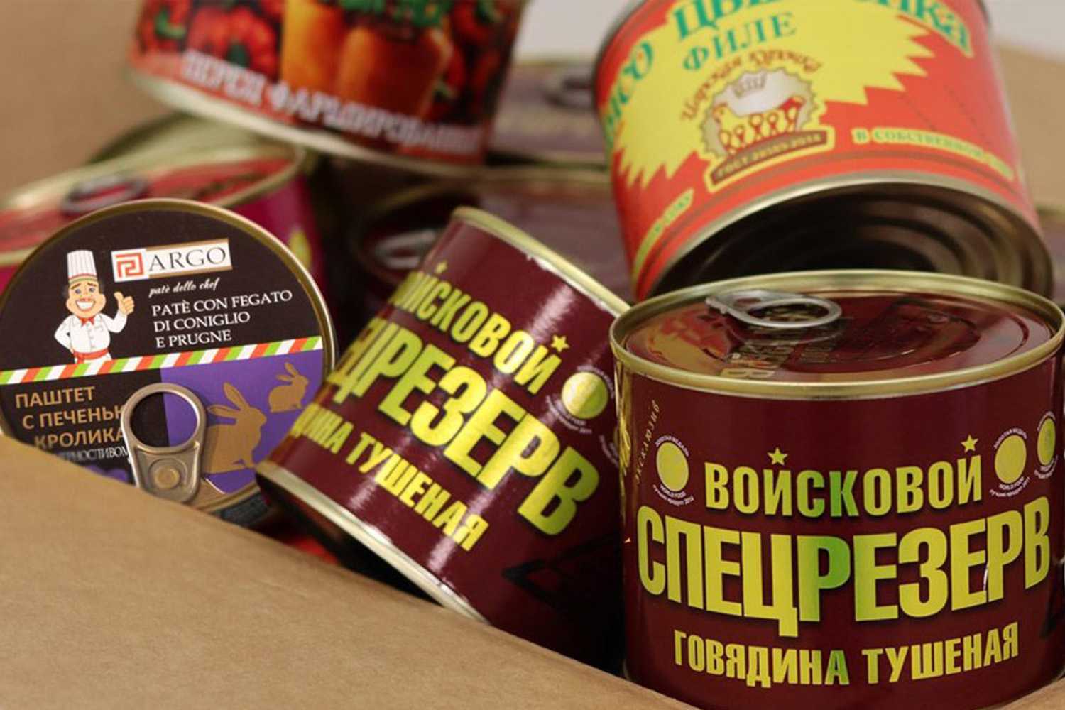 Ассортимент мясных консервов в магазине продуктов - принципы, правила, примеры