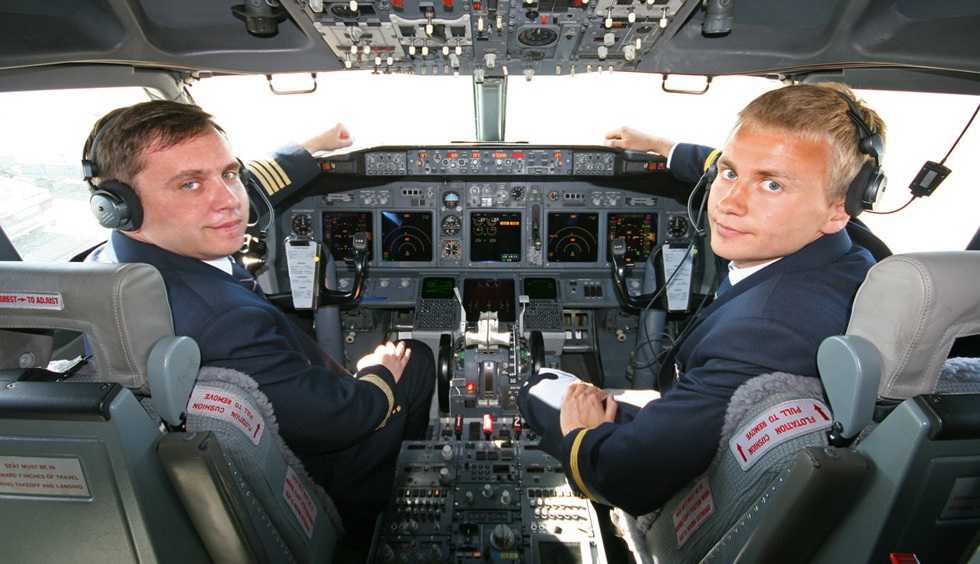 Какая зарплата пилота в гражданской авиации в россии?