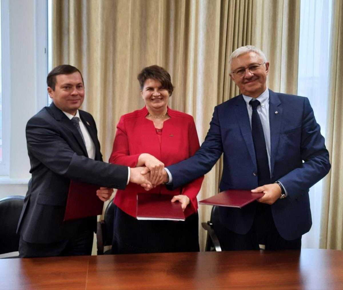 Для госслужащих изменят правила оплаты труда и премирования в 2021 году