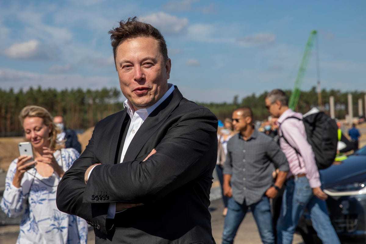Реальный заработок Илона Маска На чем он зарабатывает, сколько денег получает в год, месяц, день, минуту и в секунду Какую строчку Маск занимает в Форбс