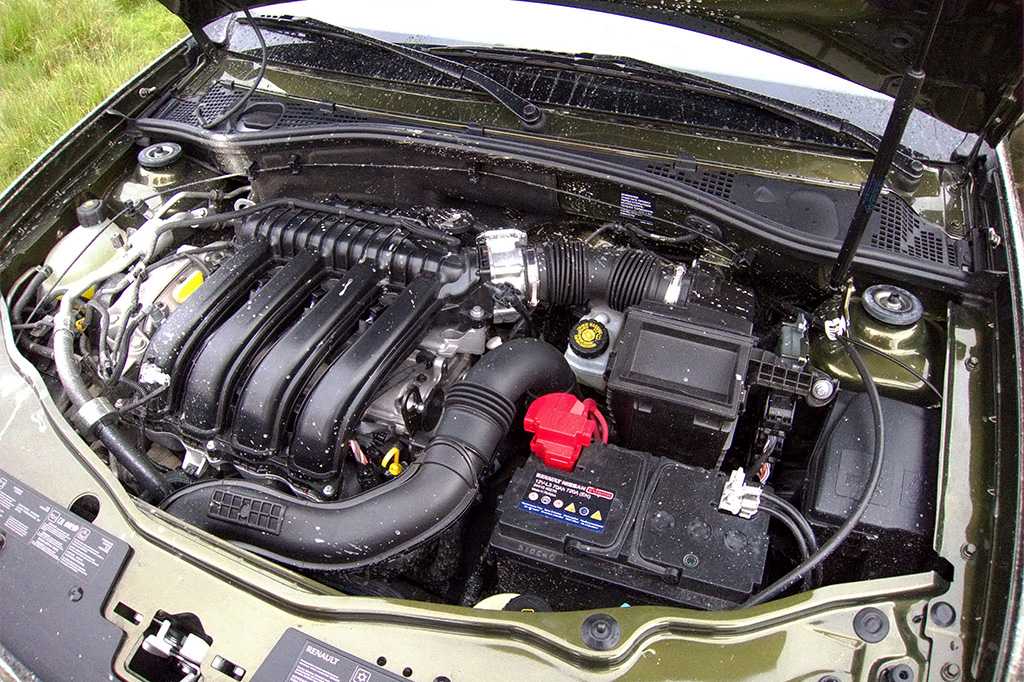 Двигатель дастер 2.0 143 л с. Мотор Рено Дастер 1.6. Моторный отсек Рено Дастер 2 литра. Подкапотка Рено Дастер 2.0. Моторный отсек Рено Дастер 1.6.