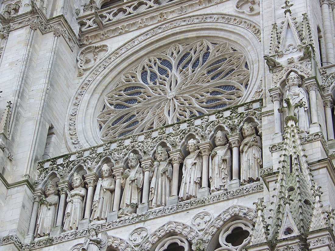 Готические соборы средневековья: 6 шедевров европы, которые нужно знать
