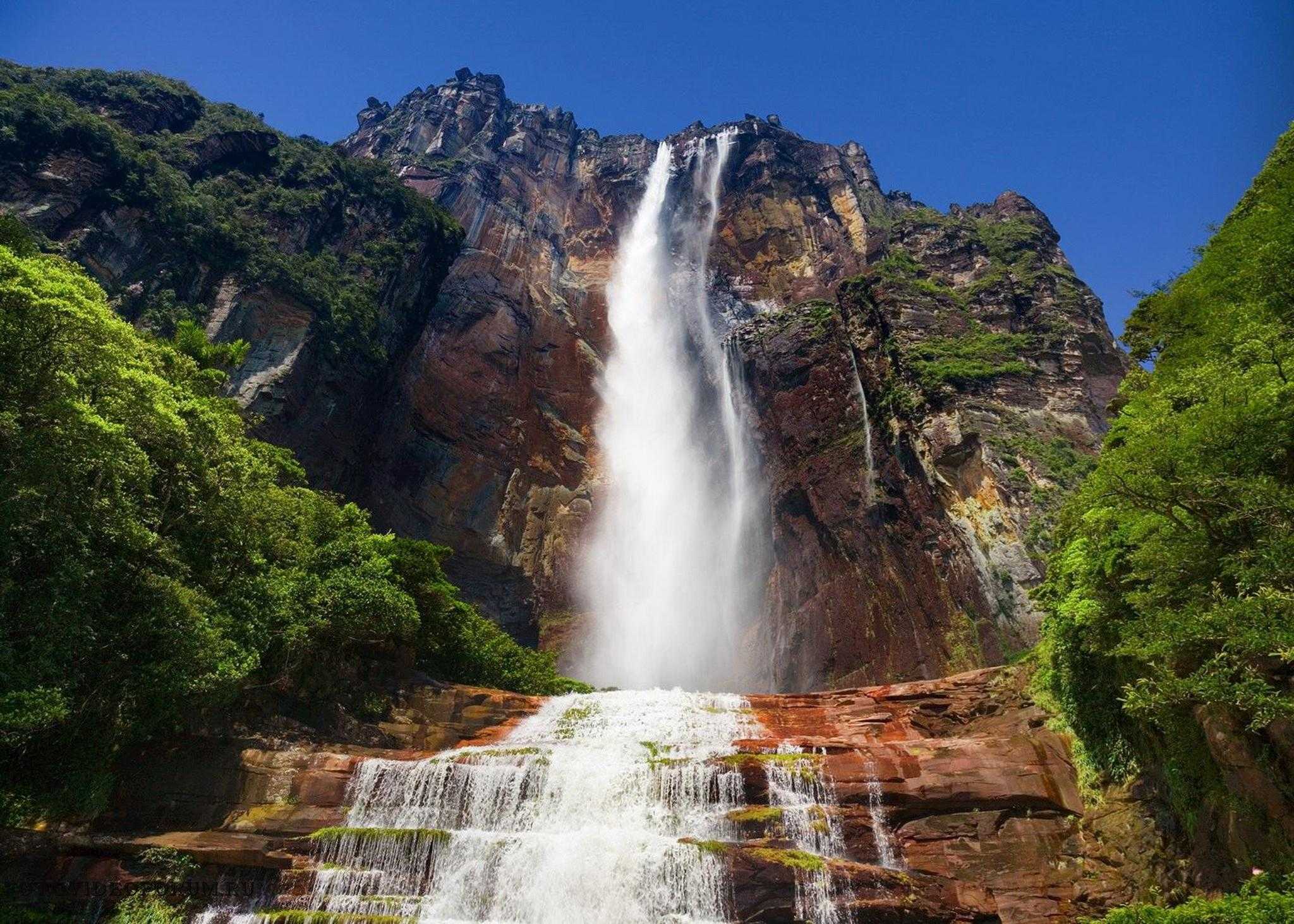 Водопады по высоте в мире. Водопад Анхель Венесуэла. Водопад Анхель в Южной Америке. Самый высокий водопад Анхель. Водопад сальто Анхель Венесуэла.