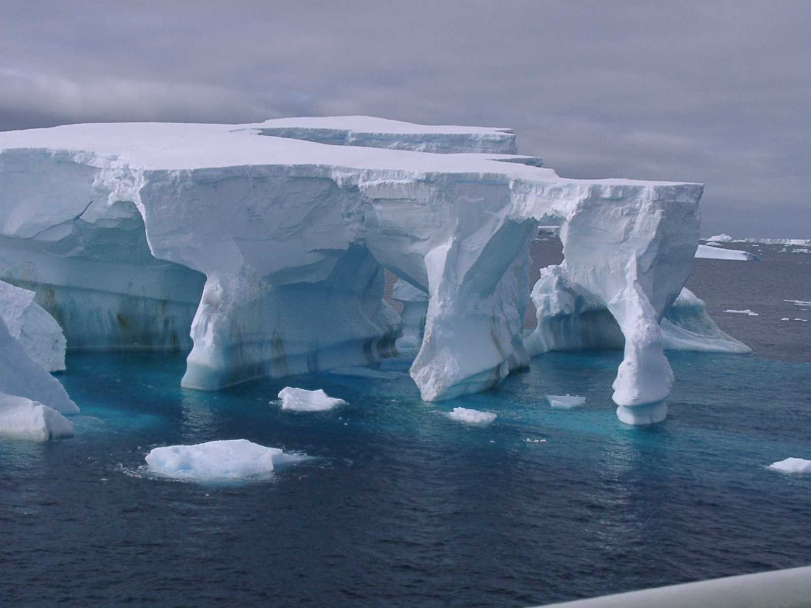 Ледяных гор. Уэдделла Антарктида. Море Уэдделла в Антарктиде. Море Уэдделла айсберги. Ледники айсберги Антарктиды.