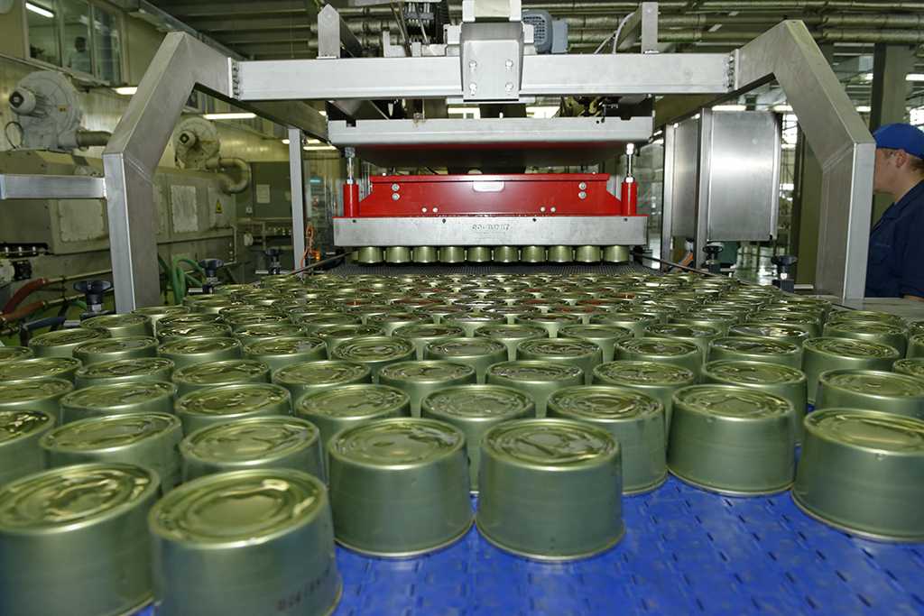 Ассортимент овощных консервов в магазине продуктов - принципы, правила, примеры